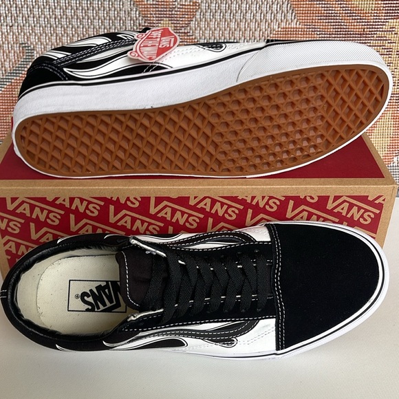 Vans Men’s Old Skool (Flame) Black/White
VN0A38G1K68
Sneakers - Picture 13 of 16